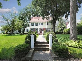 6 Coventry Pl, Garden City, NY 11530