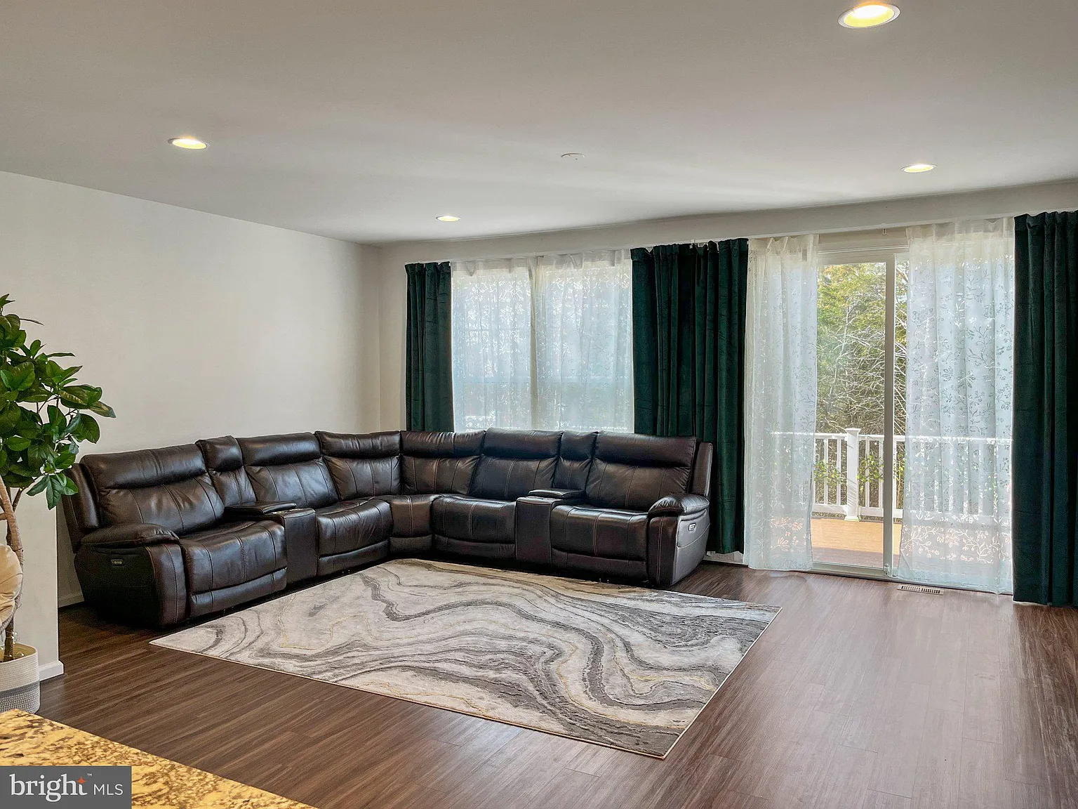 4 bed, 3.5 bath, 2210 sqft, $3,500 — Photo 4