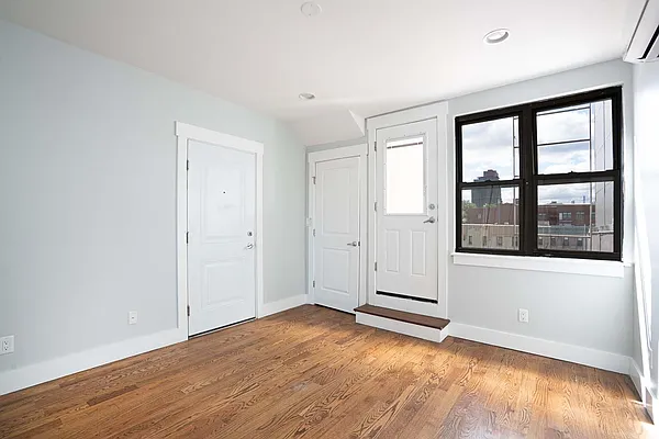 Rented by Compass | media 9