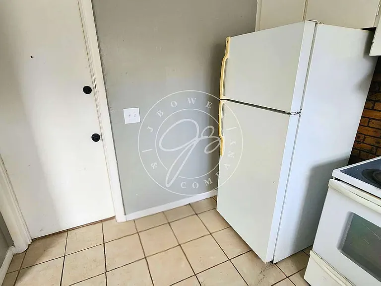 4239 Lewis Ave #2 — Photo 7
