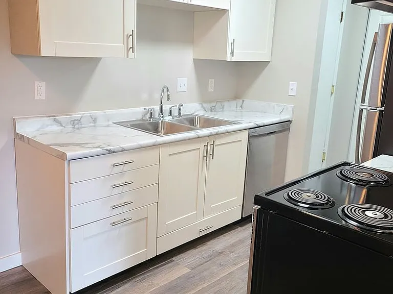Eastgate Apartments — Photo 73