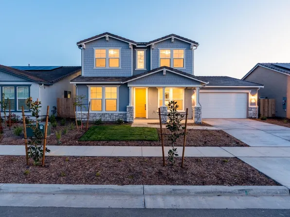 2646 NW Vineyard St NW, Hanford, CA 93230