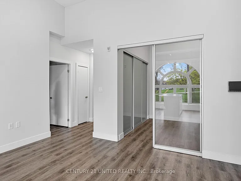 475 George St N #201 — Photo 7