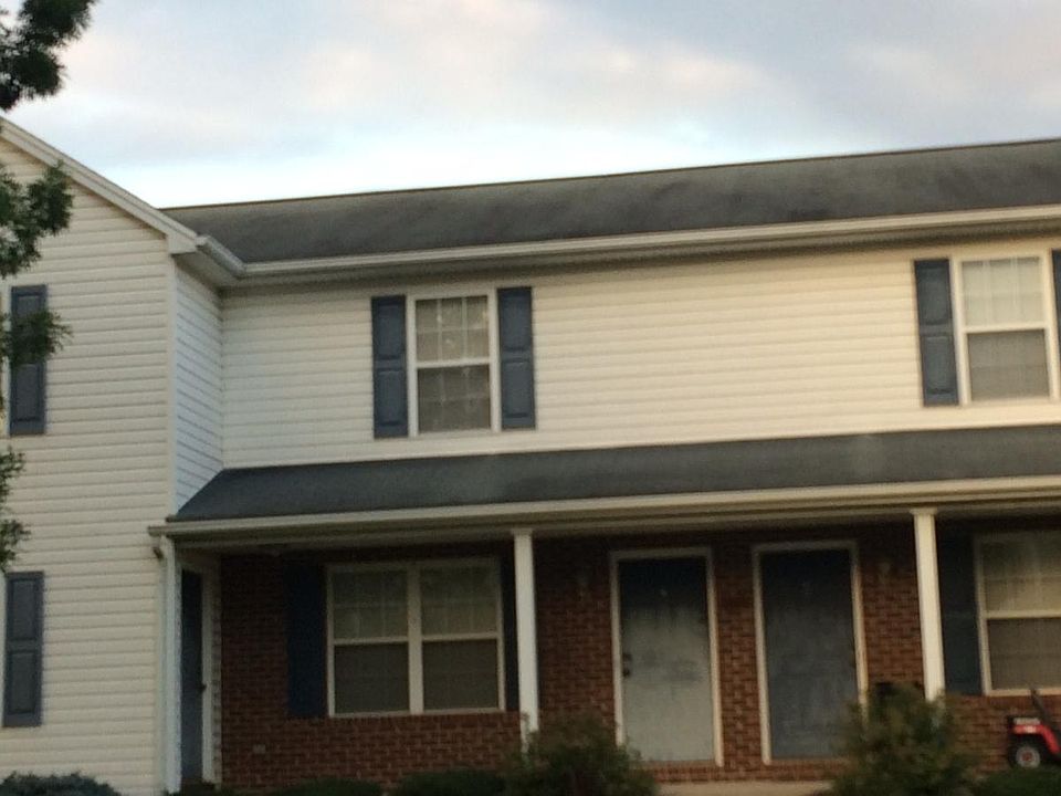 Street views front of 6-plex
