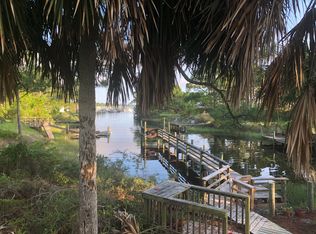 401 Lubbers Ln, Carrabelle, FL 32322