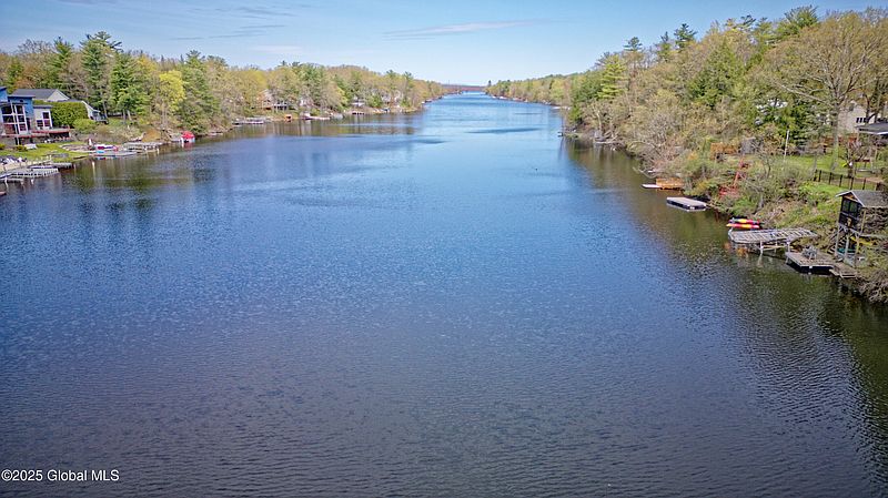 5th image of 119 East Side Drive