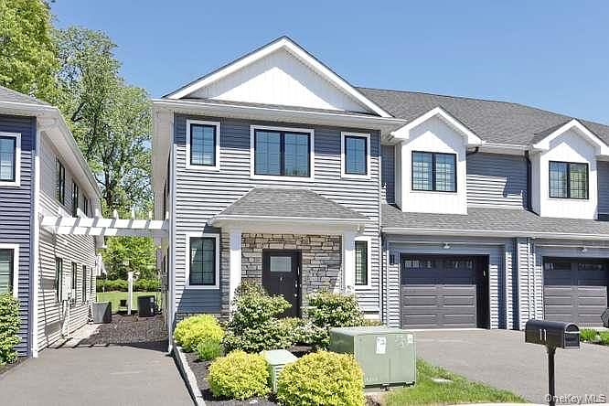 1st image of 11 Silverwood Circle