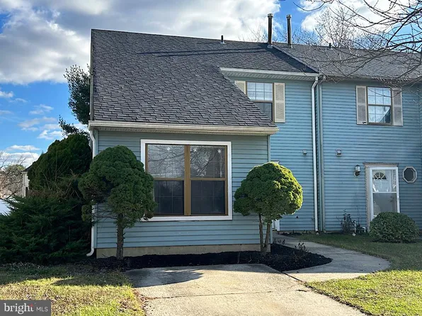 12 Hewitt Ln, Sicklerville, NJ 08081