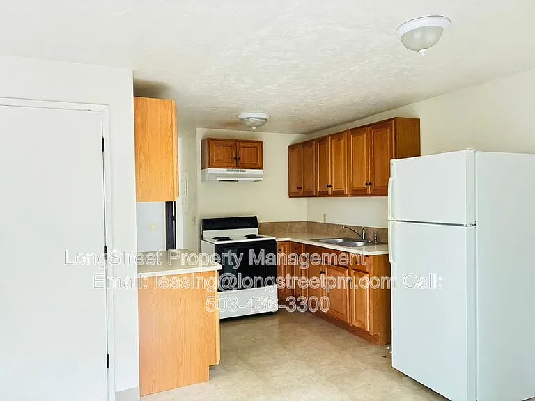 933A NW Sequoia Ave — Photo 28