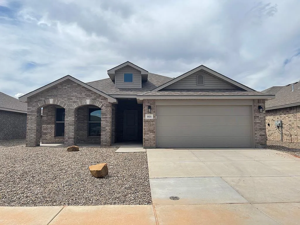 3 bed, 2.0 bath, 1645 sqft, $2,400 — Photo 1