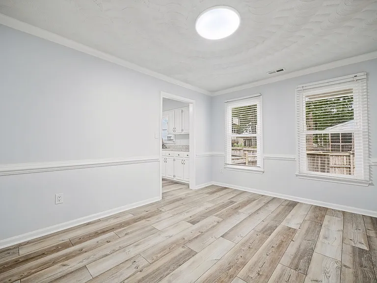 809 Bishop Ct — Photo 6