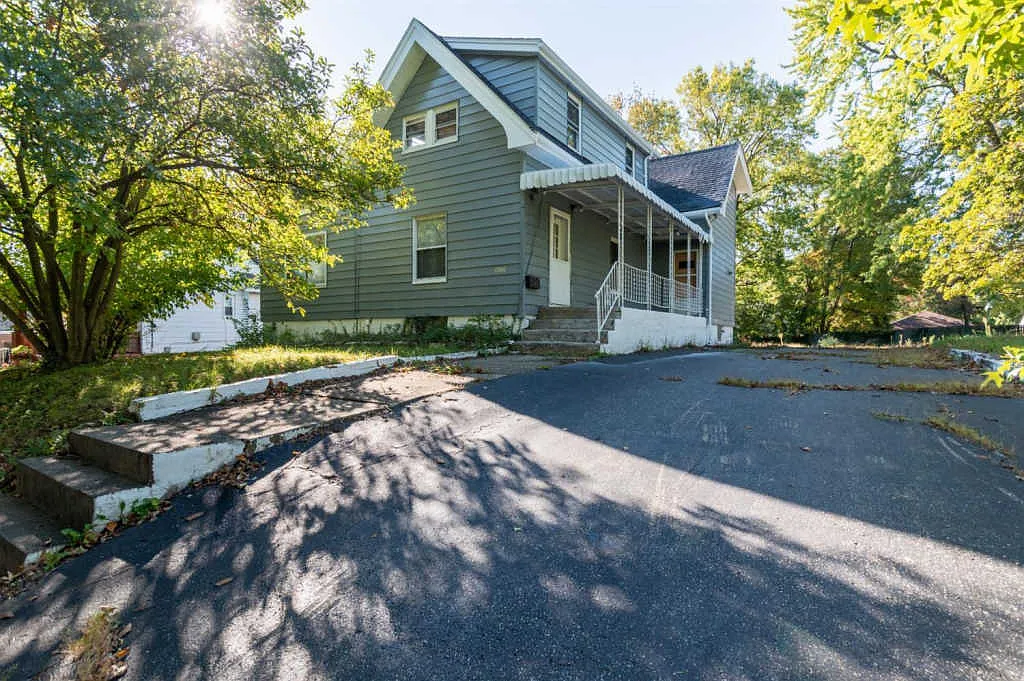 3921 Zinsle Ave photo 1