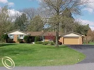 1065 Willow Ln photo 1