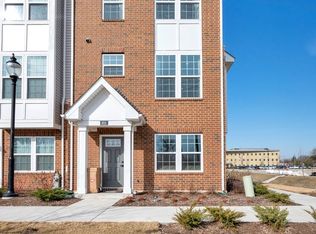 908 Jenkins Ct, Wheeling, IL 60090