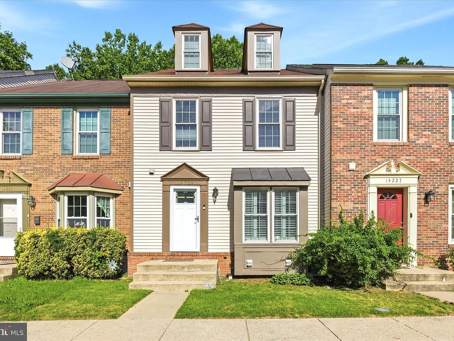 4 bed, 3.5 bath, 1414 sqft, $2,975 — Photo 1