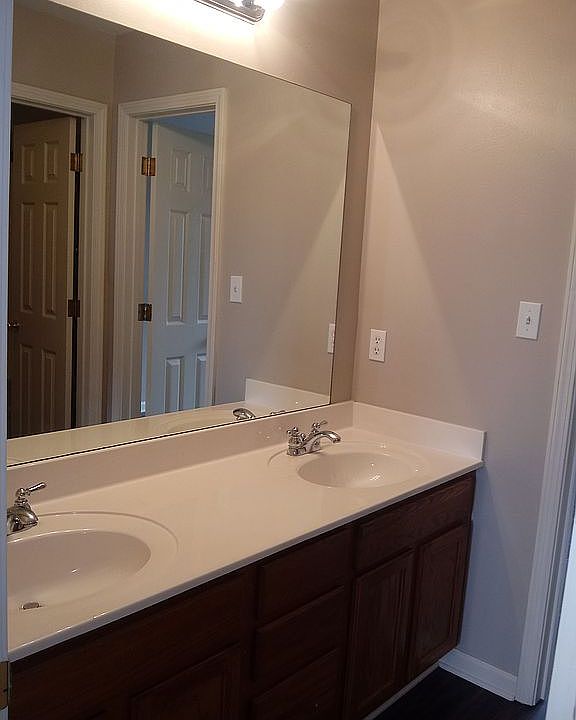 Double vanities in master bathroom