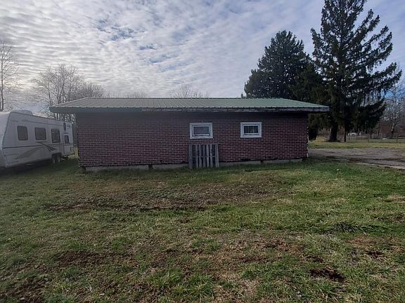 5th image of 1202 Yankeetown Rd