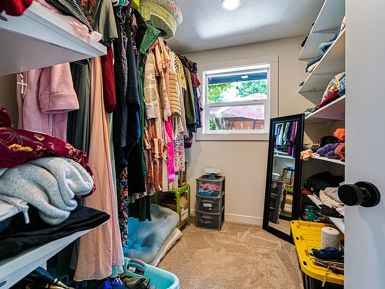 2752 Robinhood Ln NW — Photo 8
