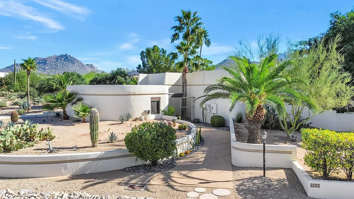 Building Photo - 9447 E Calle De Valle Dr