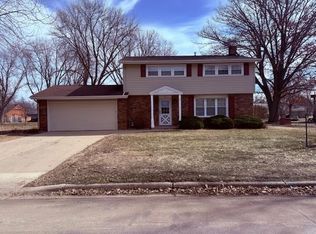 311 Meredith Rd, Albert Lea, MN 56007