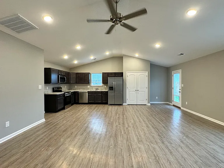 145 Candy Apple Ln — Photo 6