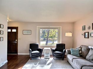 173 Lakeview Ct, Pewaukee, WI 53072