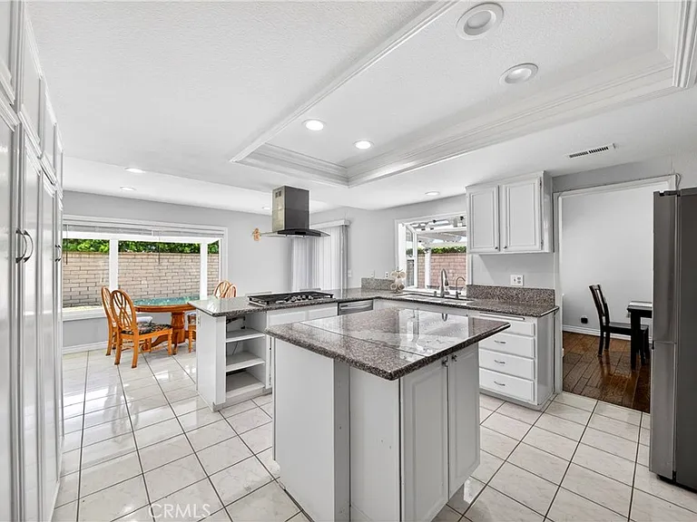 2540 Royale Pl — Photo 6