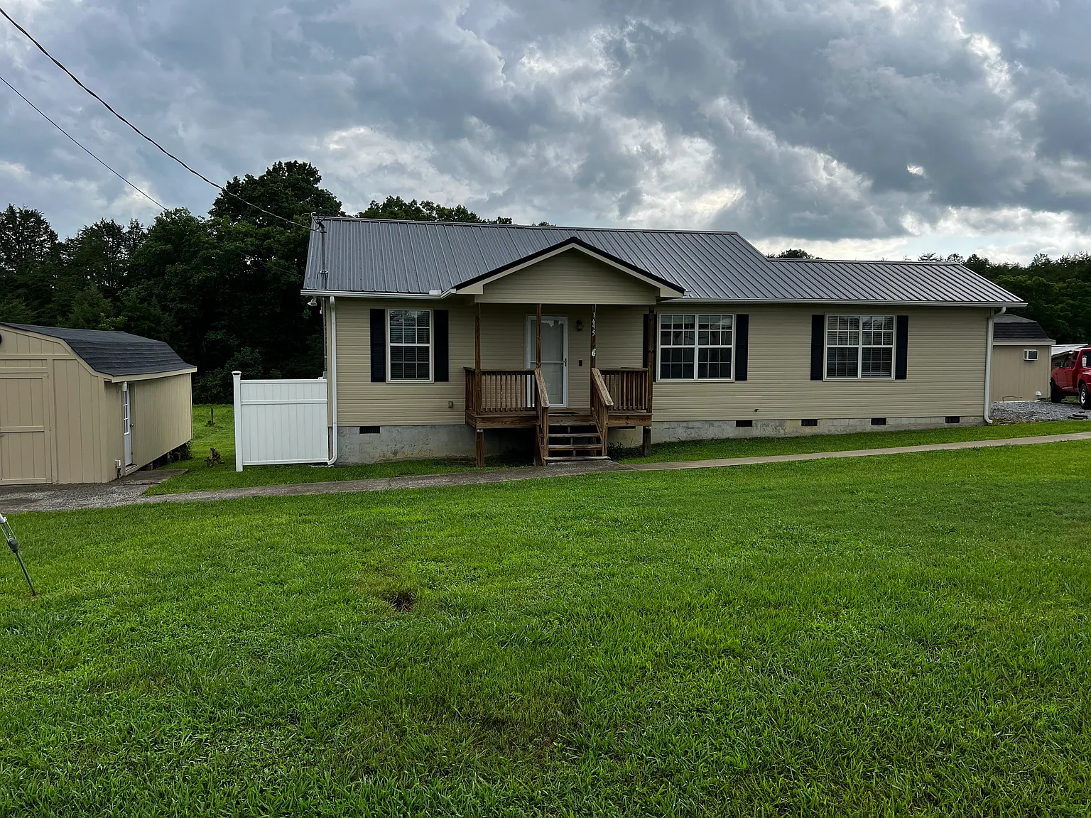 3 bed, 1032 sqft, $1,600 — Photo 1