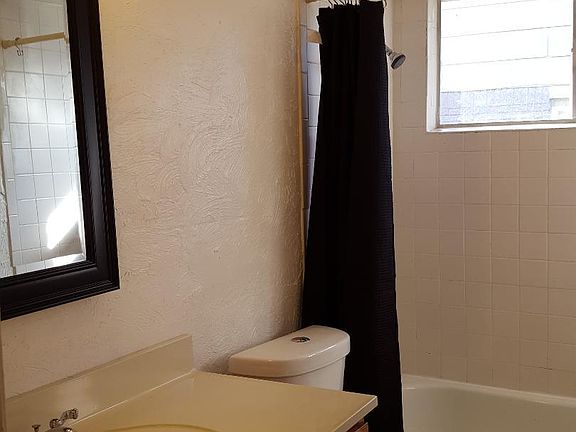 3rd image of 725 N Southminster St