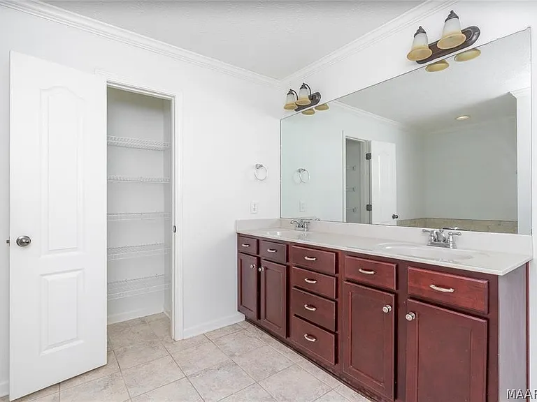 8725 Lindsey Ln — Photo 15