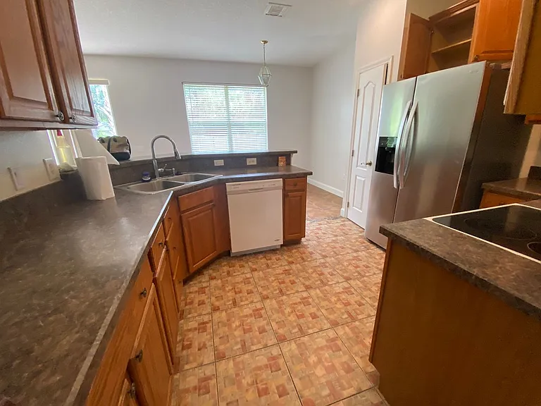 1004 Pine Tree Dr — Photo 8