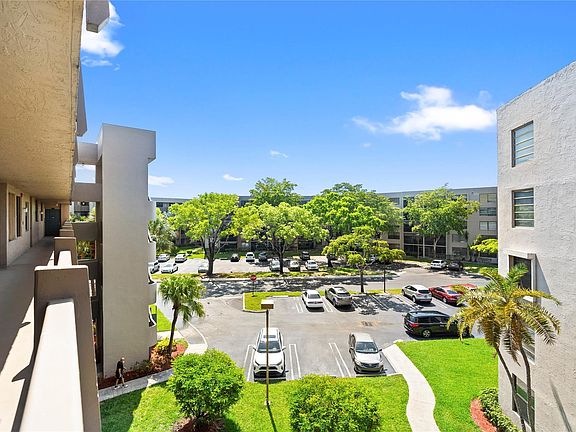 3rd image of 1001 Colony Point Circle #410