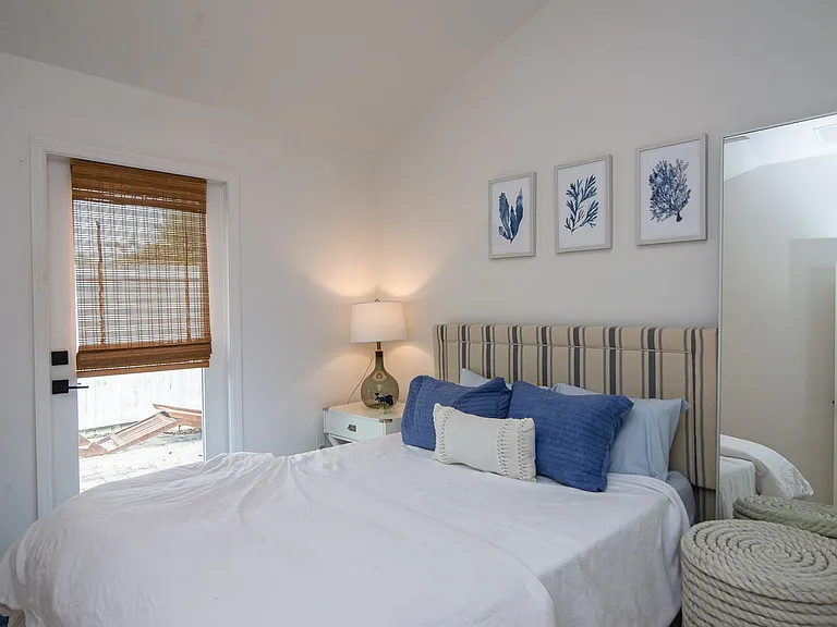 2402 Seagate Ln N — Photo 20