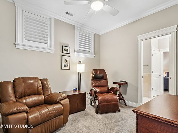 3rd image of 3227 N Kenmore Ave #1