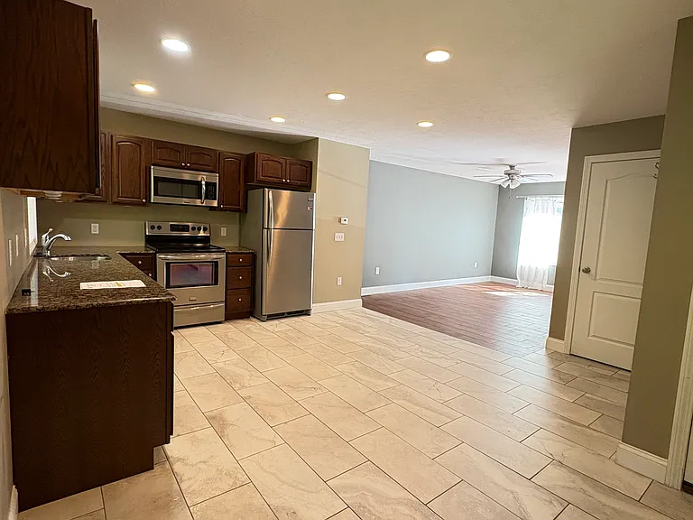 38 Ludlow Rd #F — Photo 2