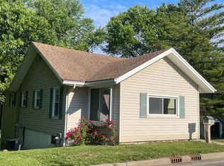 518 Division St, Charleston, IL 61920