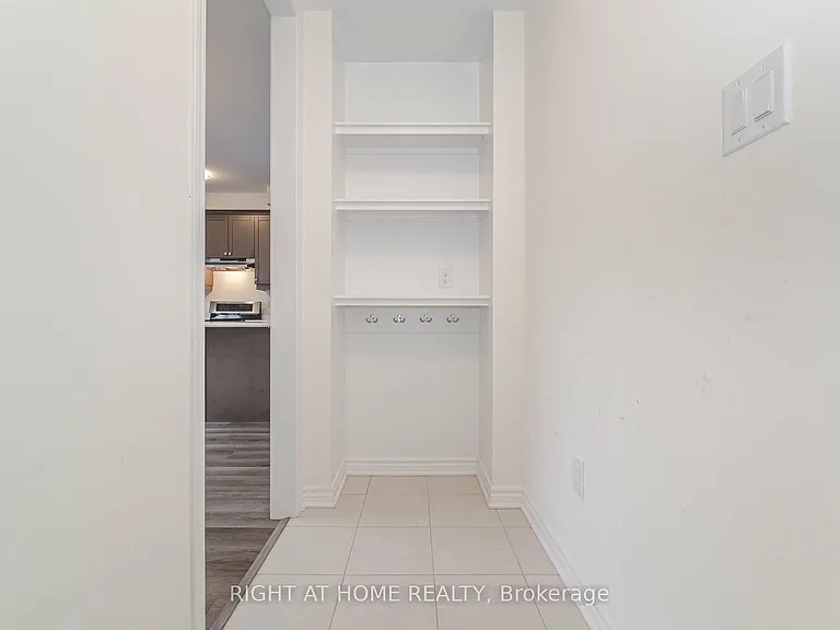908 Sumac Cres — Photo 38