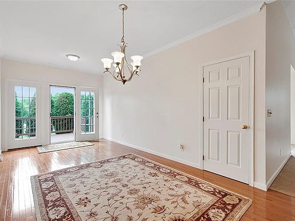 4th image of 204 Clearwater Dr