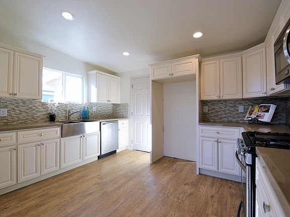 4th image of 8189 Saint Onge Dr