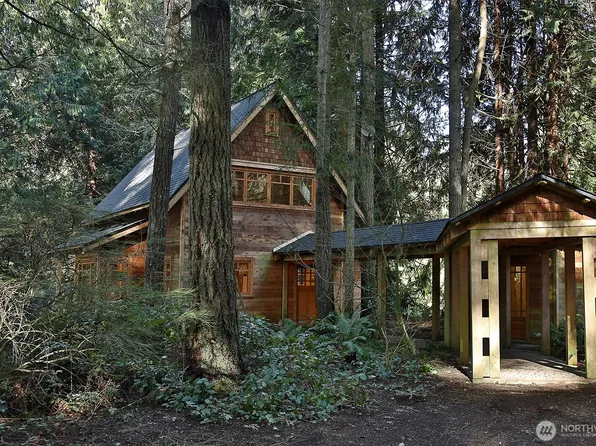 3771 Woodland Hall Lane, Clinton, WA 98236