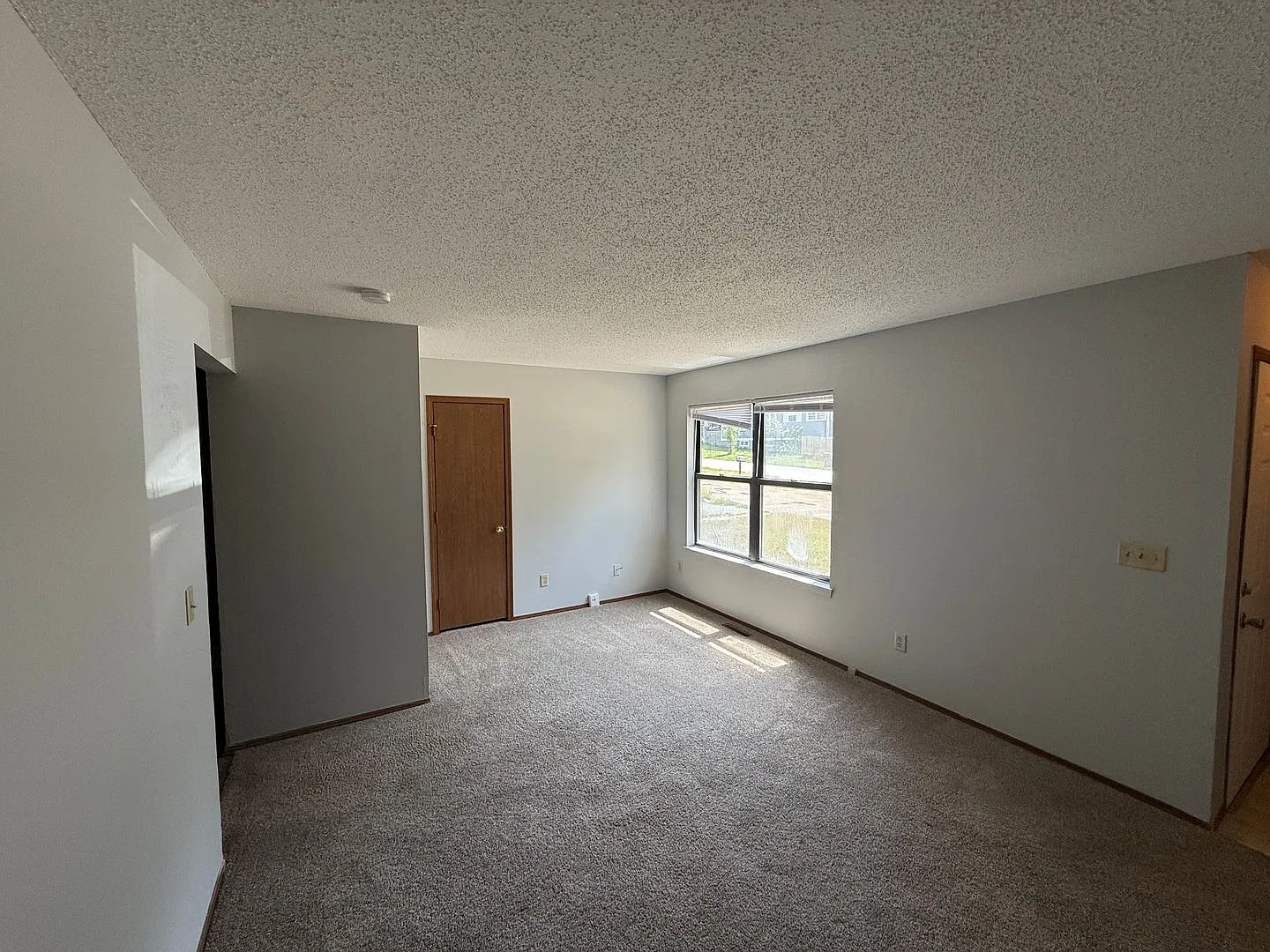 Refreshed 2-Bedroom Duplex in the Heart of Springfield — Photo 2