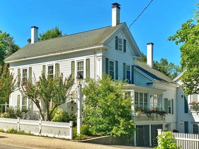 123 N Main St, Wolfeboro, NH, 03894