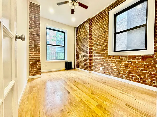 Rented by HOLTON REAL ESTATE INC. | media 11