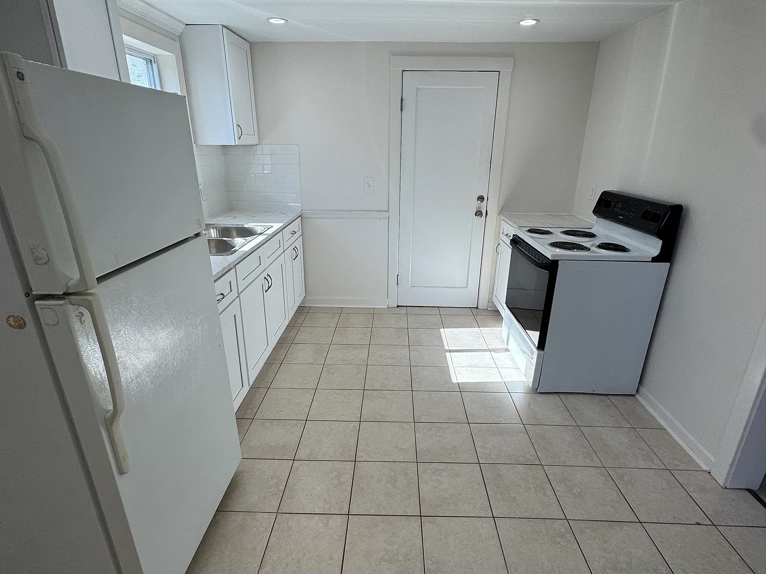 2 bed, 800 sqft, $1,300 — Photo 2