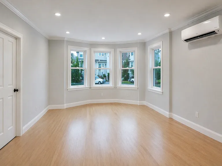 9 Holly Pl #1 — Photo 2