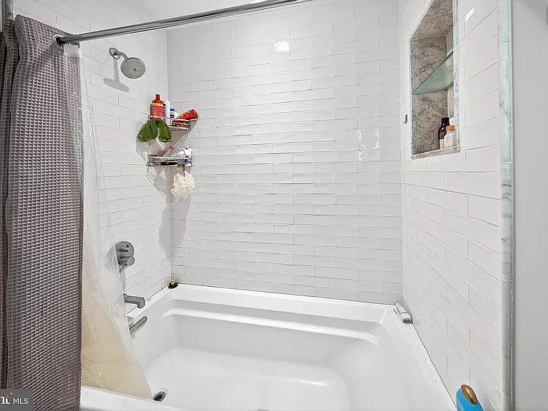 819 6th St NW #2 — Photo 15