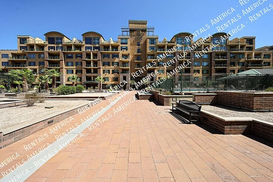 Downtown Phoenix 3rd Floor 1 Bed 1 Bath Condo — Photo 4