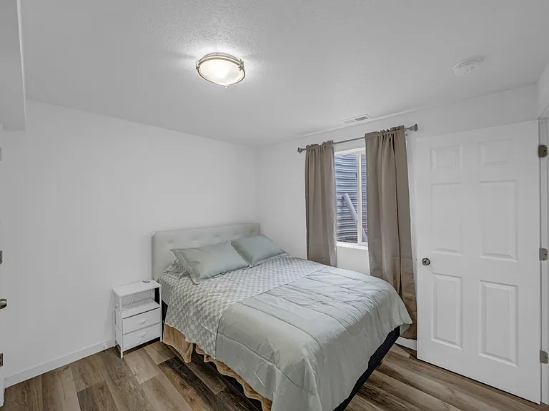 690 SE Booth Ave — Photo 15