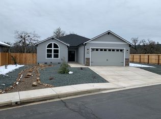 206 White Oak Way, Shady Cove, OR