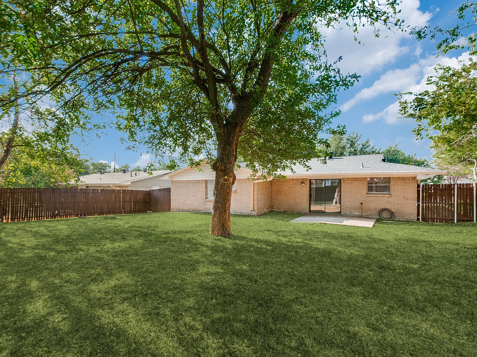 3 bed, 1332 sqft, $2,450 — Photo 2